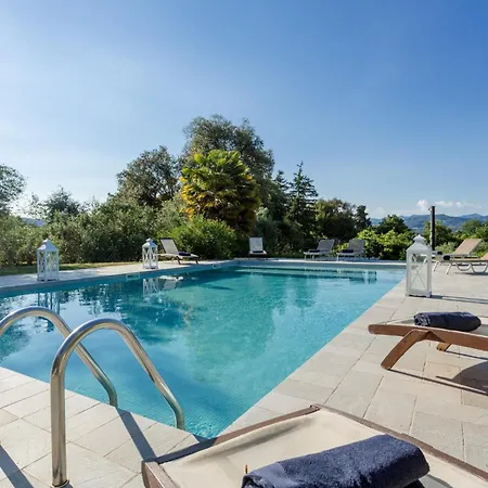 Gattaiola: Renaissance Retreat With Pool In Vineyards Villa