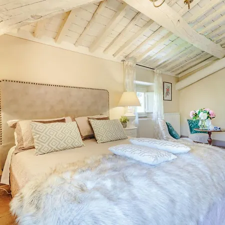 Gattaiola: Renaissance Retreat With Pool In Vineyards Villa